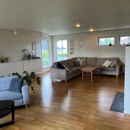Fredelig Og Romslig Hus Med Fem Soverom Tatil Evi